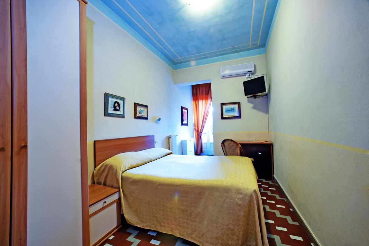 Hotel Luciana مارينا دي ماسا المظهر الخارجي الصورة