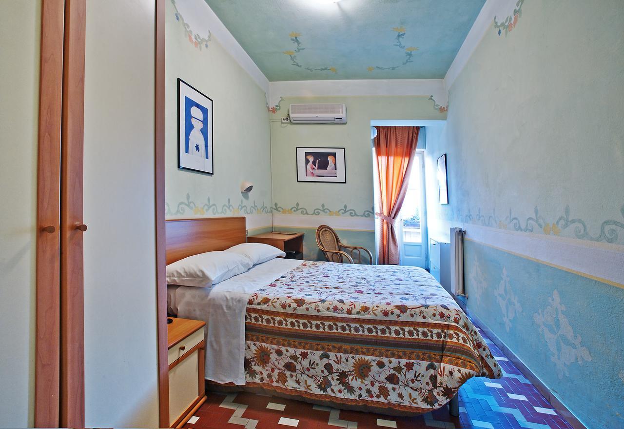 Hotel Luciana مارينا دي ماسا المظهر الخارجي الصورة
